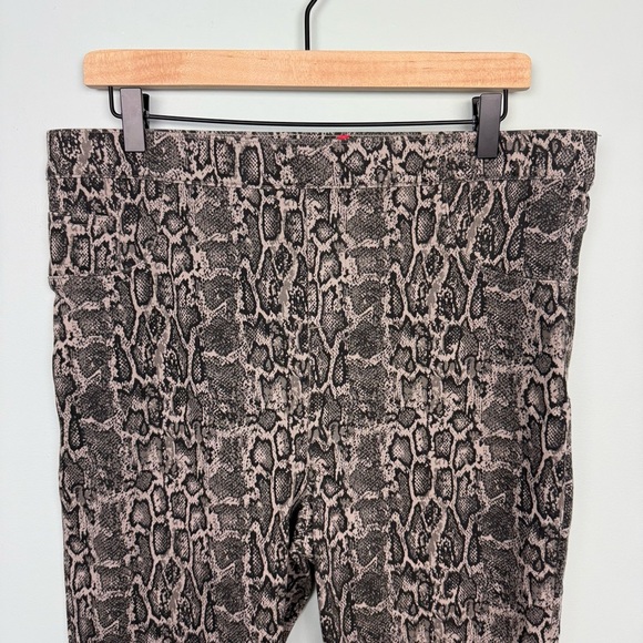Spanx Jean-ish Ankle Leggings in Python Snake Print Size 1X - Picture 3 of 8